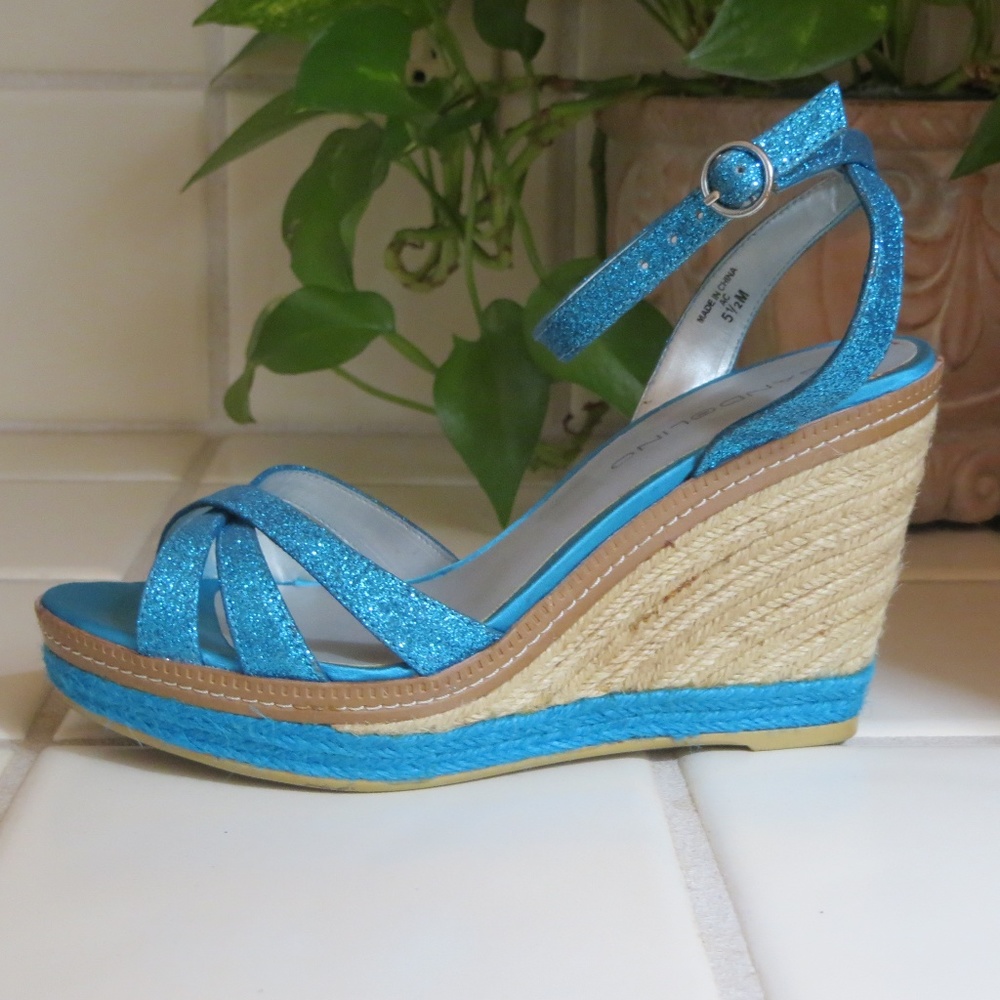 Turquoise Platform Sandals by BANDOLINO - Size 5.5